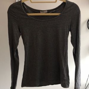 Grey t shirt